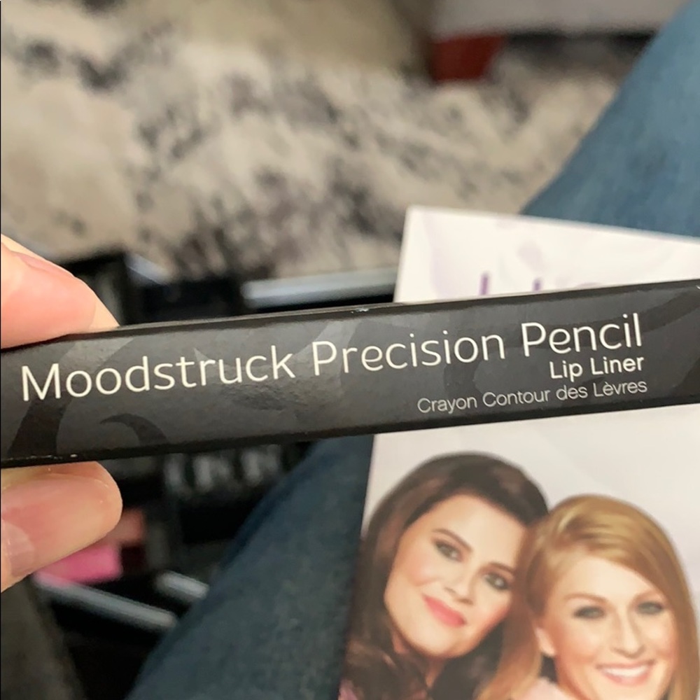 Younique Moodstruck Precision Lip liner (Punchy)